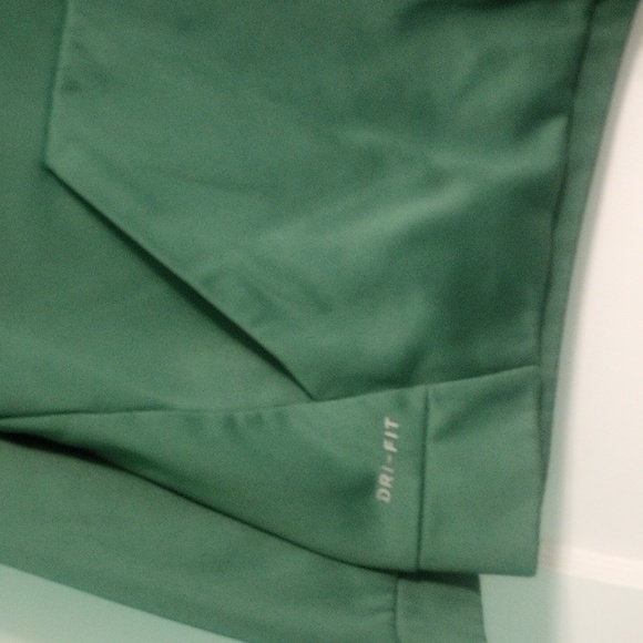 Nike Dri Fit  Swoosh Green Hoodie Sweater - Picture 7 of 10